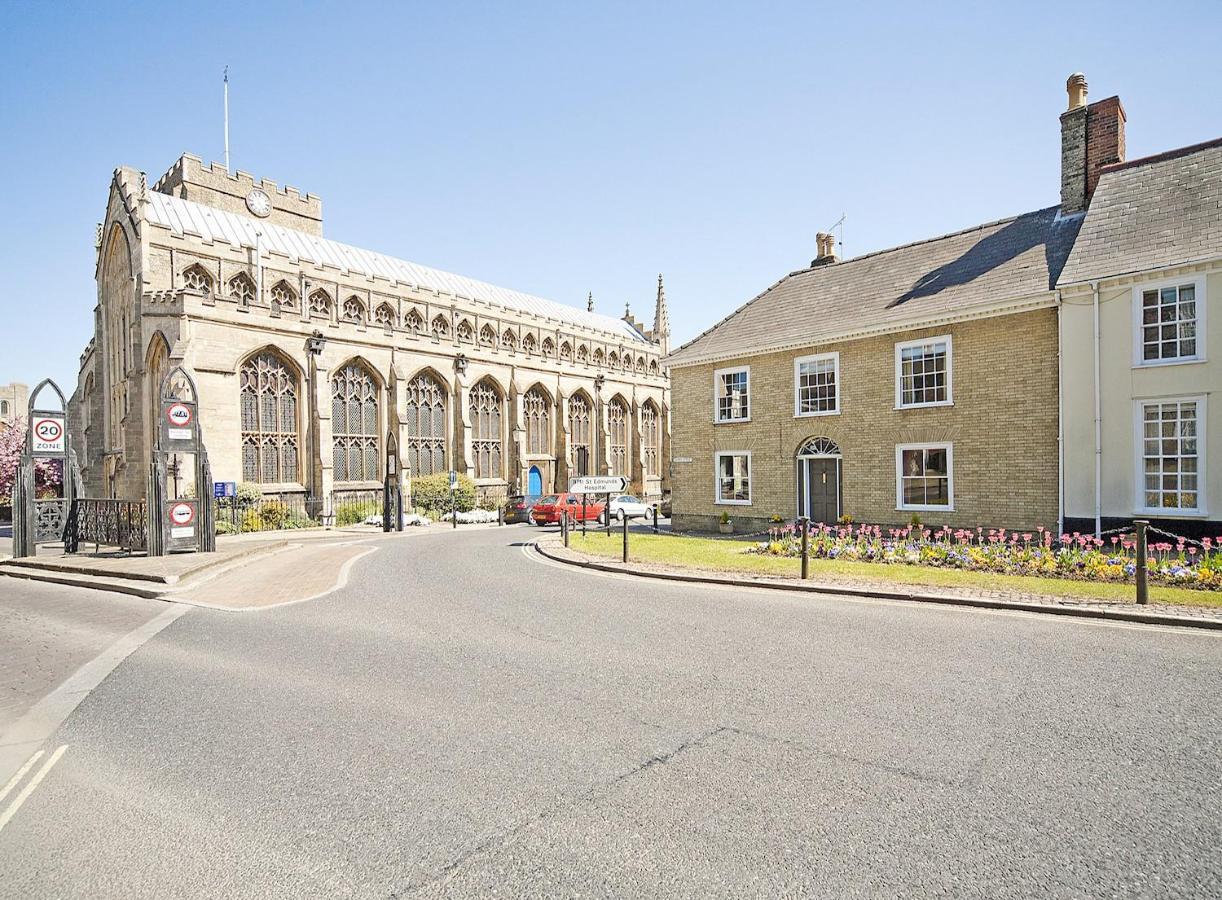 Crownplace Bury St. Edmunds Exterior photo